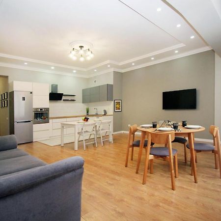 Perfect Spacious Apartment 356 Almaty Bagian luar foto