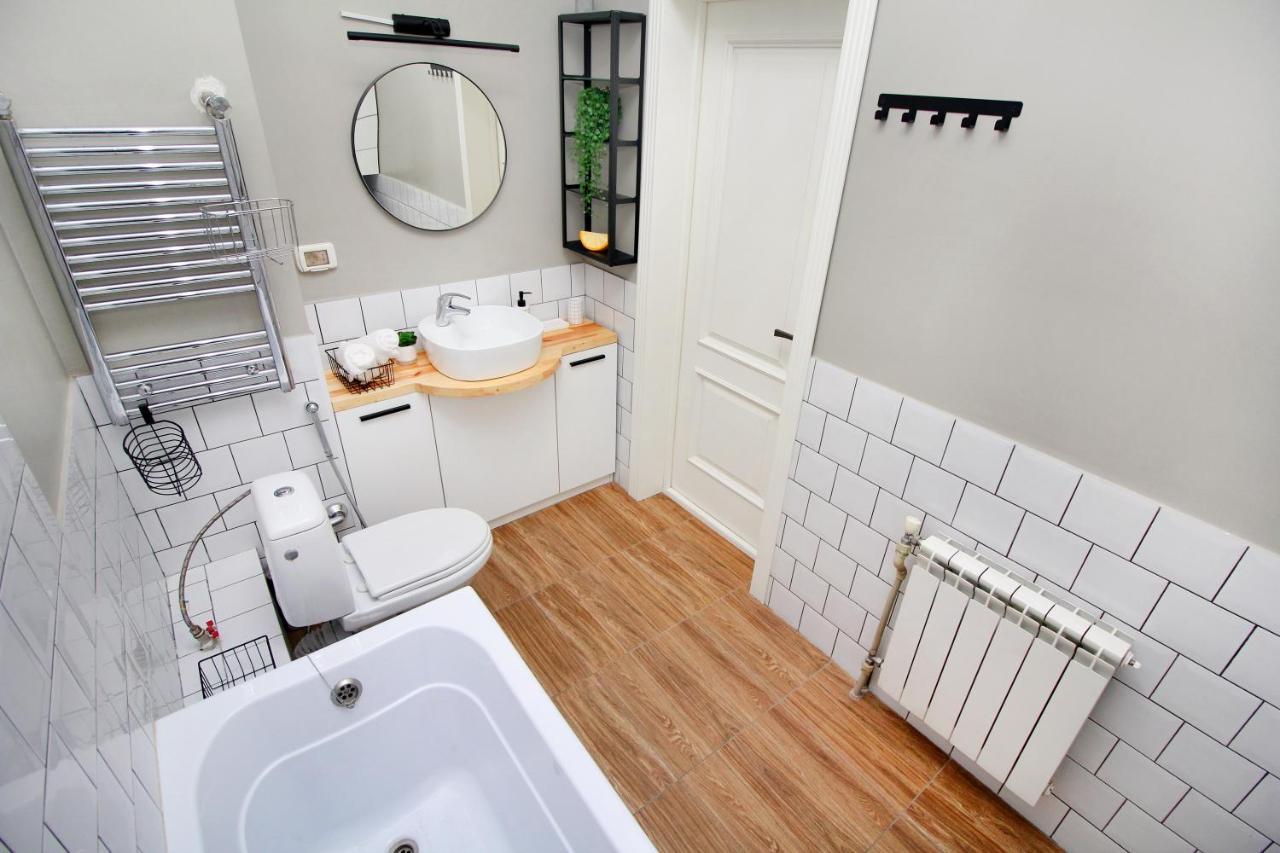Perfect Spacious Apartment 356 Almaty Bagian luar foto