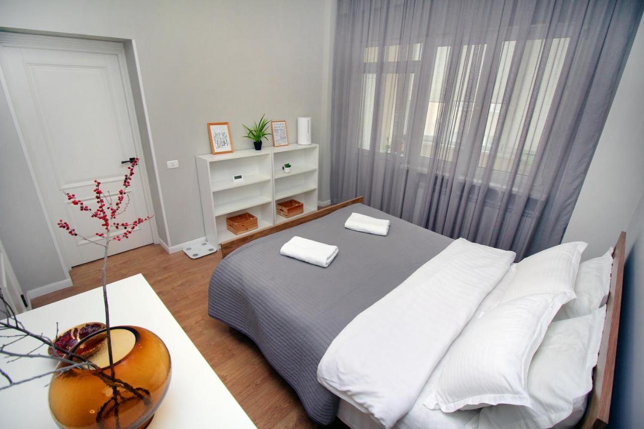 Perfect Spacious Apartment 356 Almaty Bagian luar foto