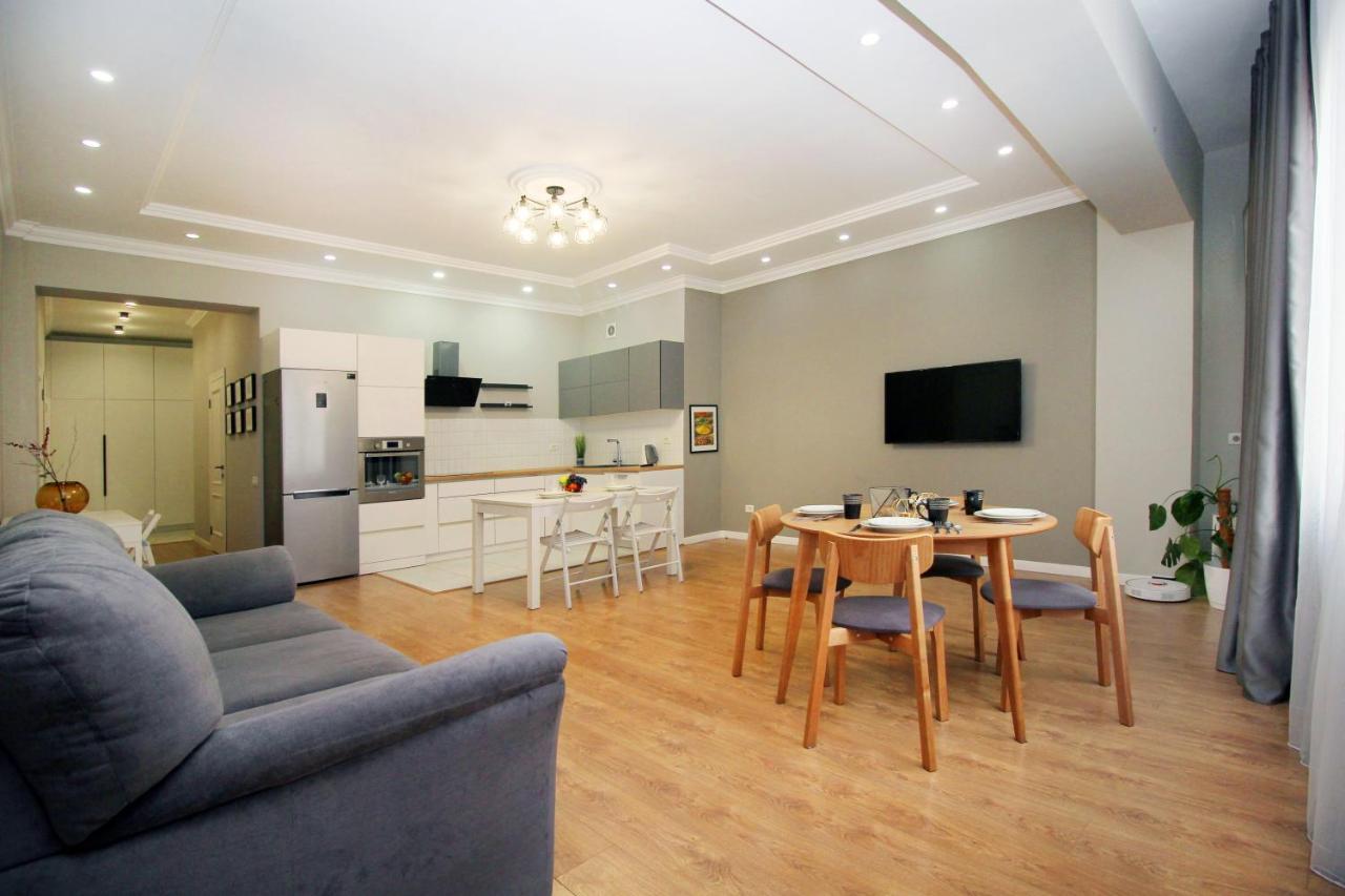 Perfect Spacious Apartment 356 Almaty Bagian luar foto